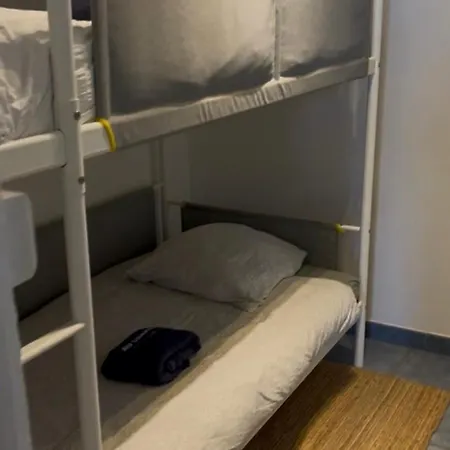 6 Personnes Vue 30 M De La Lägenhet *