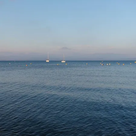 6 Personnes Vue 30 M De La Hyeres