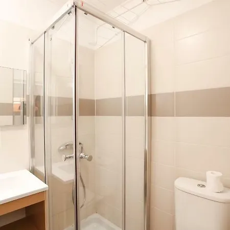 6 Personnes Vue 30 M De La